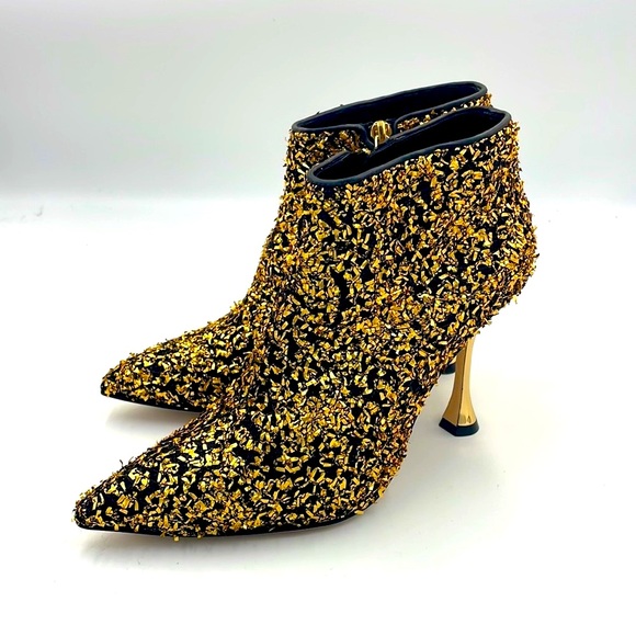 BRAND NEW Manolo Blahnik Stiletto Booties - Picture 5 of 14